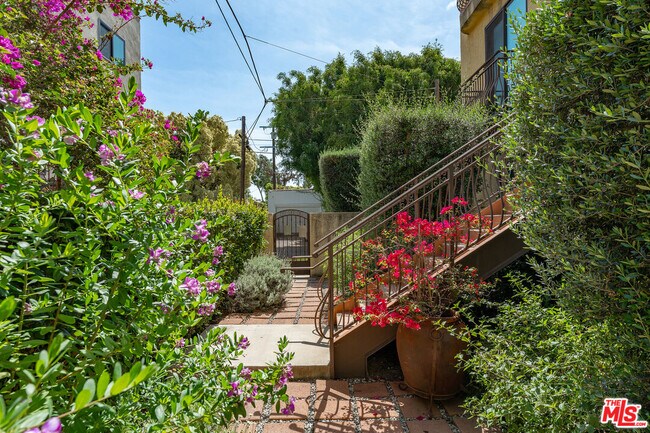 Building Photo - 500 Orlando Ave