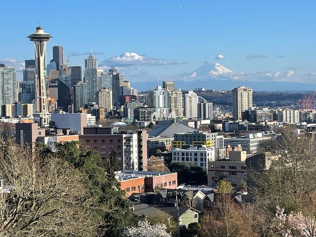 Building Photo - 1706 Warren Ave N