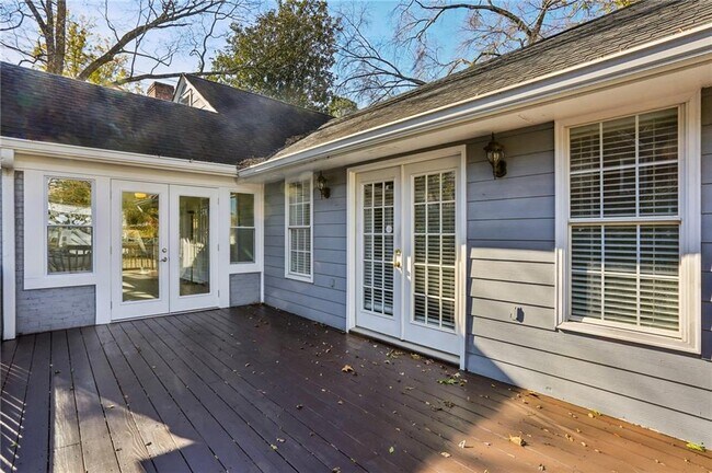 Building Photo - 22 Peachtree Hills Ave NE