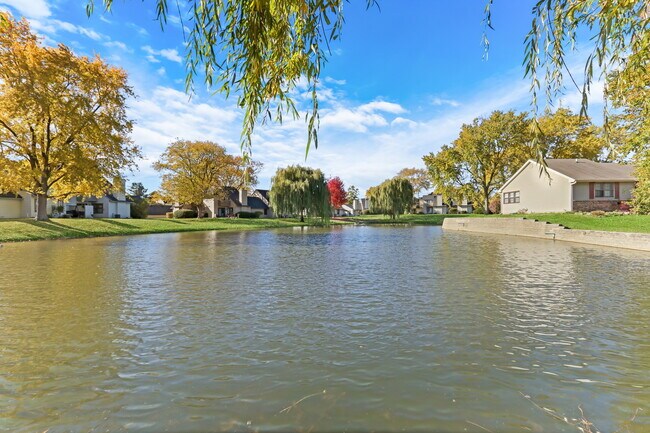 Building Photo - 658 White Ct