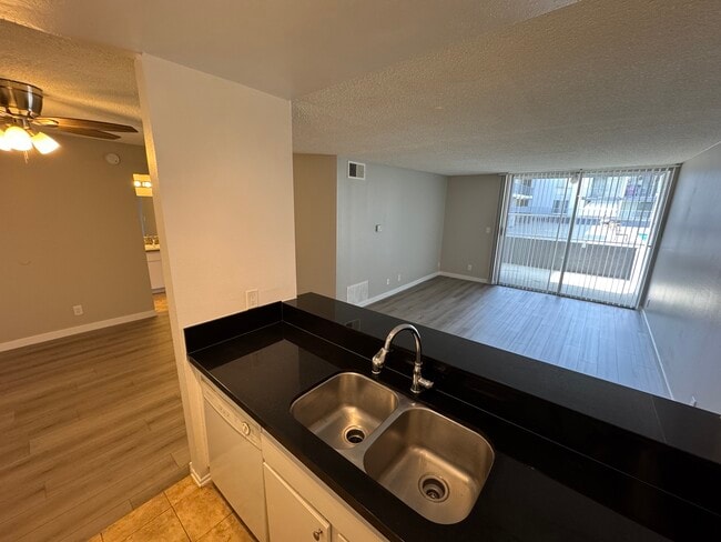 Building Photo - Hancock Villa