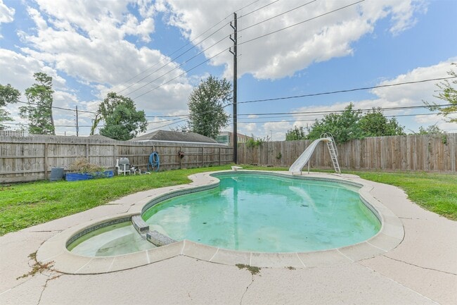 Building Photo - 623 E Cypresswood Dr