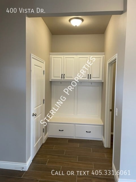 Building Photo - 400 Vista Dr