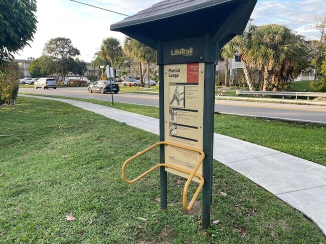 Building Photo - 502 Davis Rd