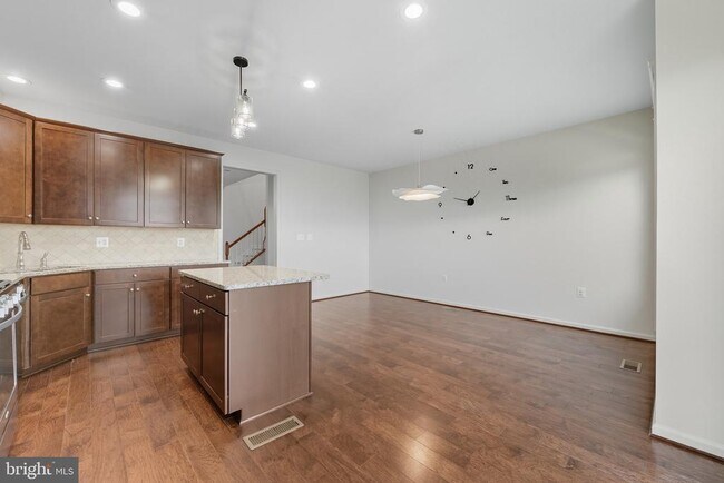 Building Photo - 15983 Marsh Pl