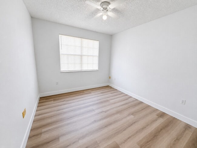 Building Photo - 10873 Windsor Walk Dr