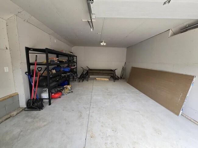 Building Photo - 2033 Rampart Range Rd