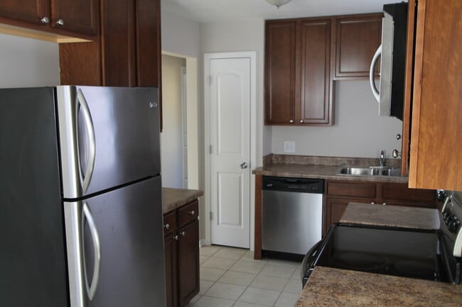 Building Photo - Premium Ralston Location!   Cozy 3 Bedroom...