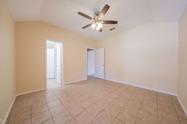 Building Photo - Cute 3 bed, 2 bath home in Grand Prairie