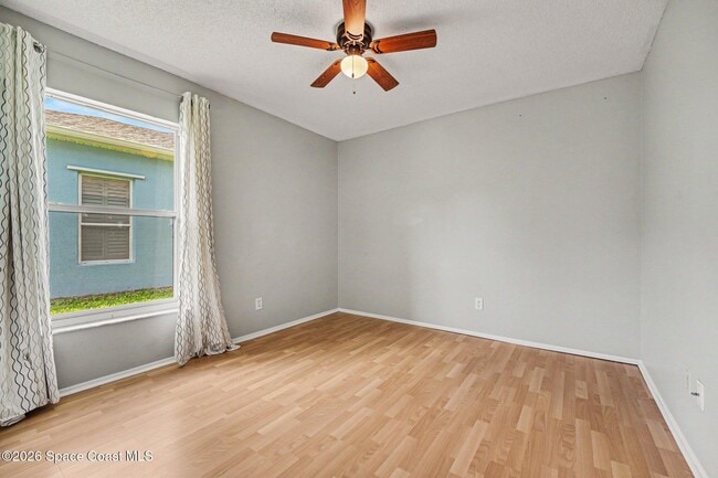 Building Photo - 722 Falls Creek Dr