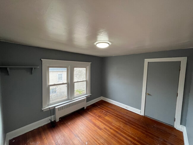 Building Photo - 544 King St