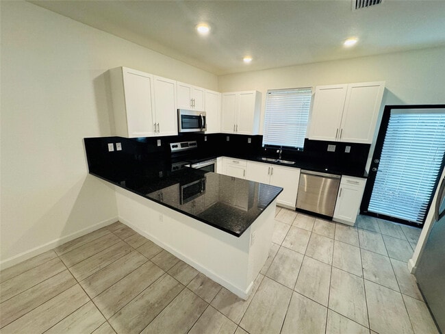 Primary Photo - 1606 SW 28th Ct