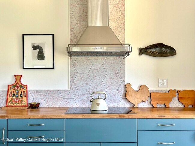 Building Photo - 88 Hover Ave