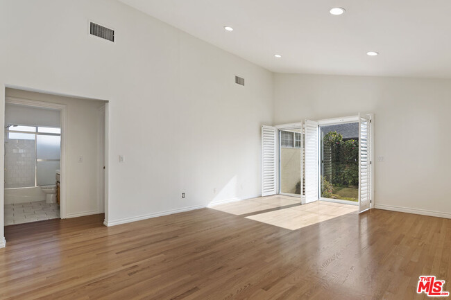Building Photo - 13958 Peach Grove St