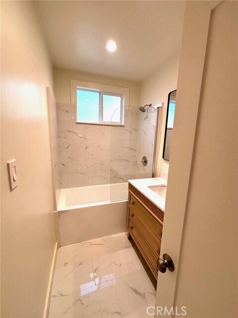 Building Photo - 300 Maryland St