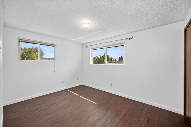 Building Photo - 806 S Adams Rd