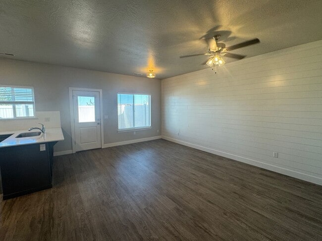 Building Photo - 263 E 3100 N