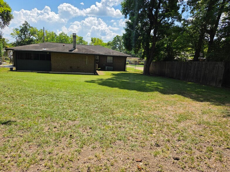 Building Photo - 1357 Marco Rd