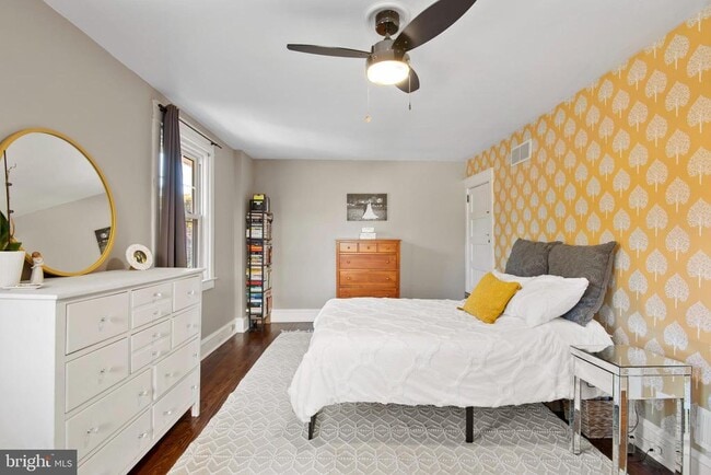 Building Photo - 404 S Jackson St