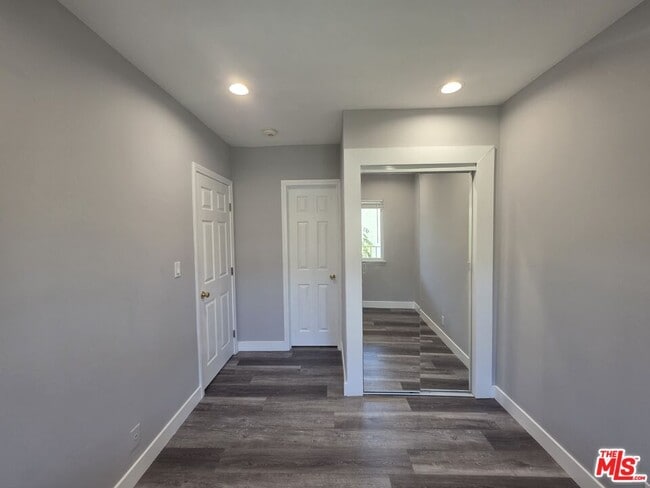 Building Photo - 105 Roswell Ave