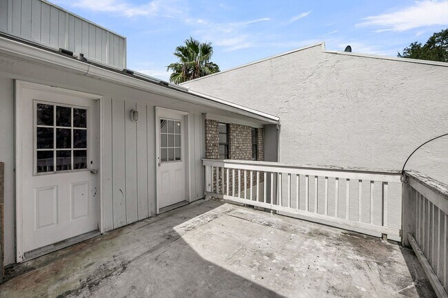 Building Photo - 2 Bedroom, 2.5 Bath Home with Flex Room on...