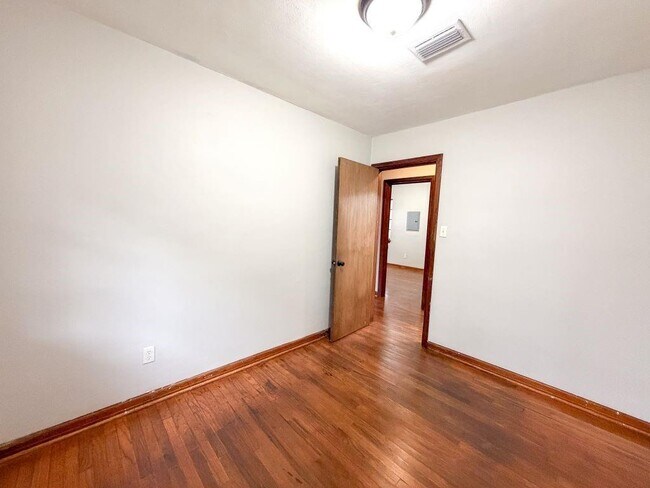 Building Photo - 51 Sherwood Dr