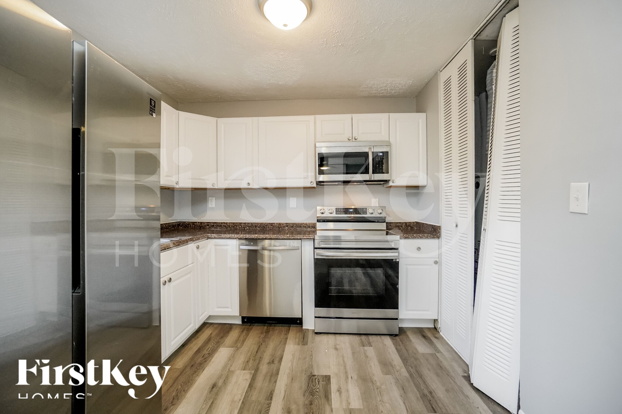 Building Photo - 614 Palace Ln