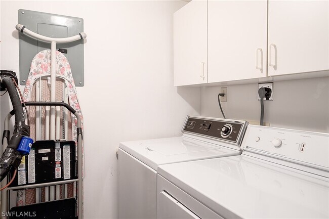 Building Photo - 1100 9th St S