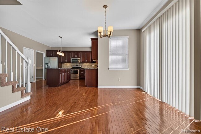 Building Photo - 699 Bay Pointe Dr