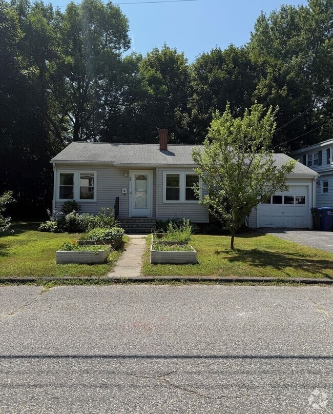 Building Photo - South Portland-72Fessenden St.: 2 BR and 1...
