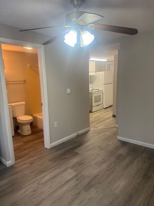 Building Photo - One Bedroom Unit--Southwick Ma