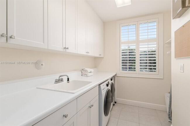 Building Photo - 11609 SE Florida Ave