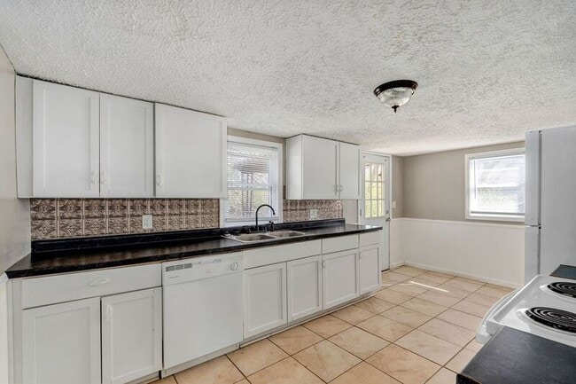 Building Photo - 1550 N Colgate Ave