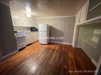 Building Photo - 200 Center St