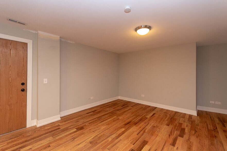 Building Photo - 557 W Arlington Pl