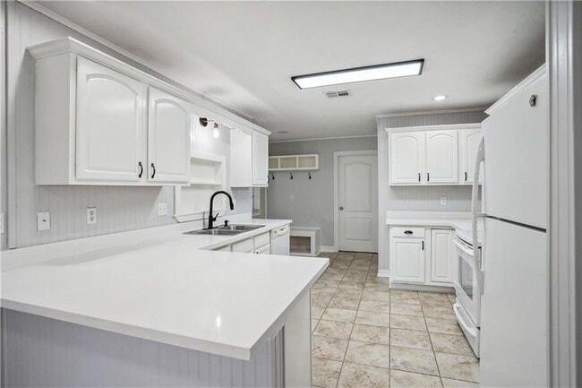 Building Photo - 2 Schill Ave