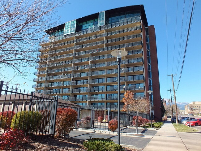 Building Photo - 417 E Kiowa St