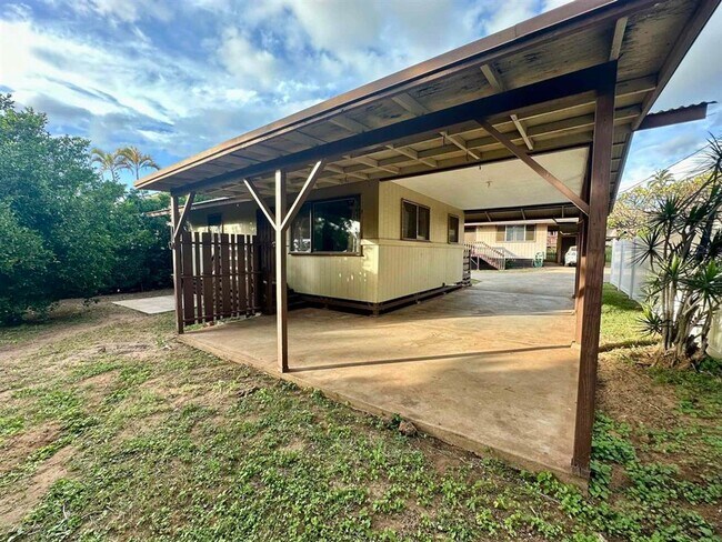 Building Photo - 390 Auhana Rd