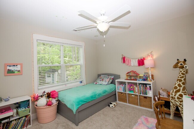Building Photo - "Charming 4-Bedroom Retreat with Fireplace and 3 Full Baths in Aberdeen!"