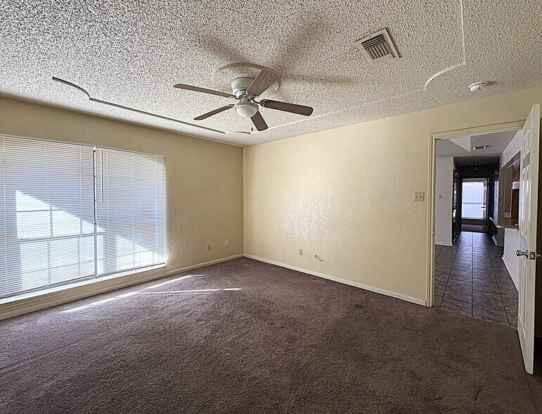 Building Photo - 2325 Tiffany Dr