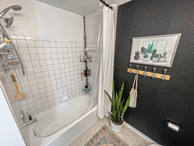 Building Photo - Stylish and Light-filled 2 Bedroom 2 Bathr...