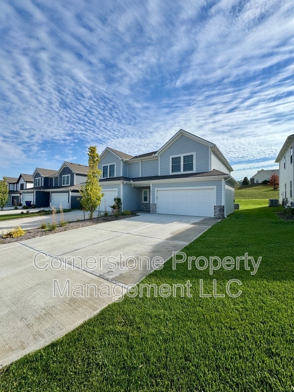 Building Photo - 8419 Valley Spring Dr
