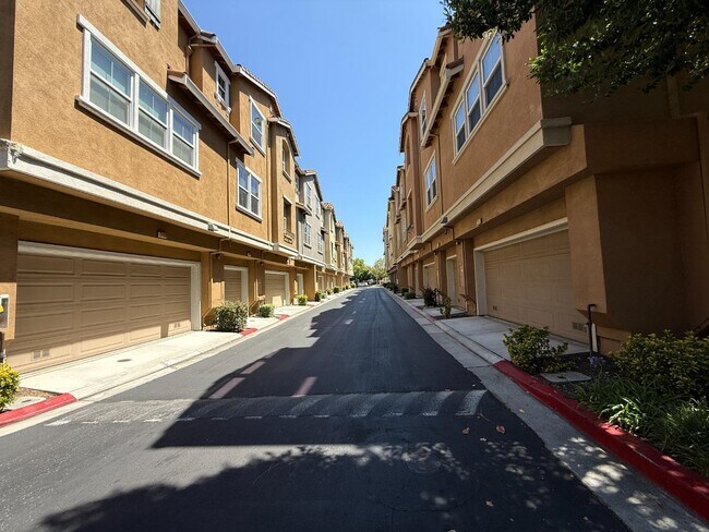 Building Photo - 2492 Autumnvale Dr