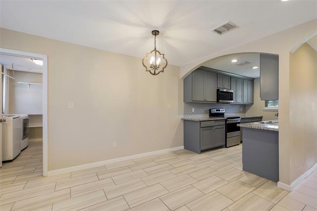 Building Photo - 1240 Carla St