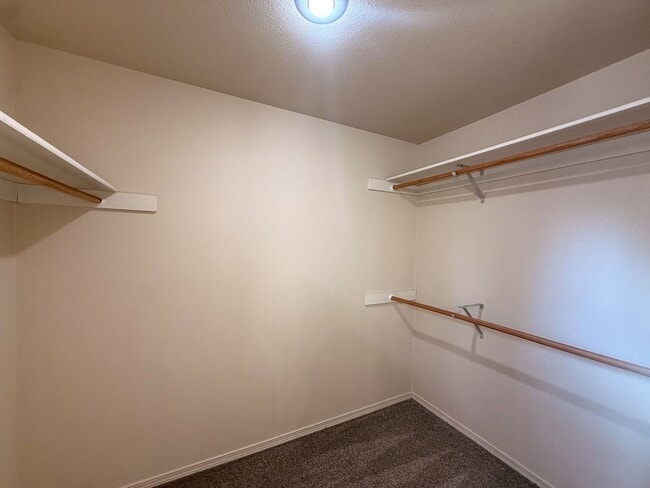 Building Photo - 3200 Lorian Ln SE