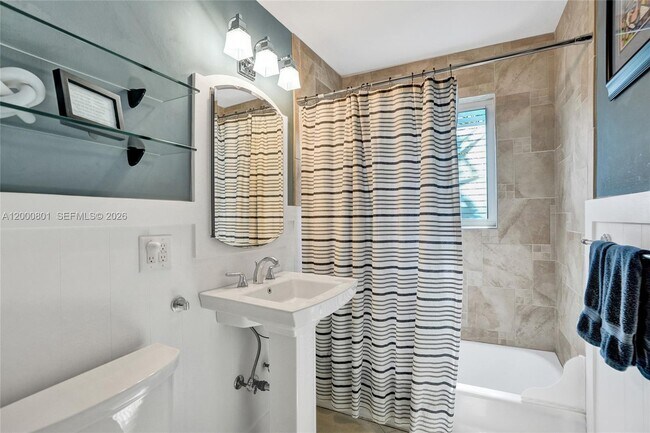 Building Photo - 417 NE 29th St