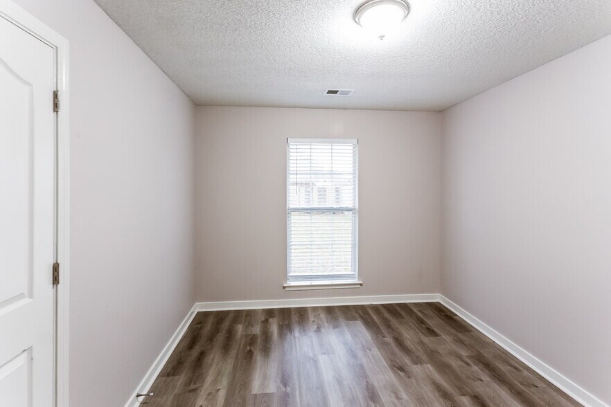 Building Photo - 7163 Windsor Dr