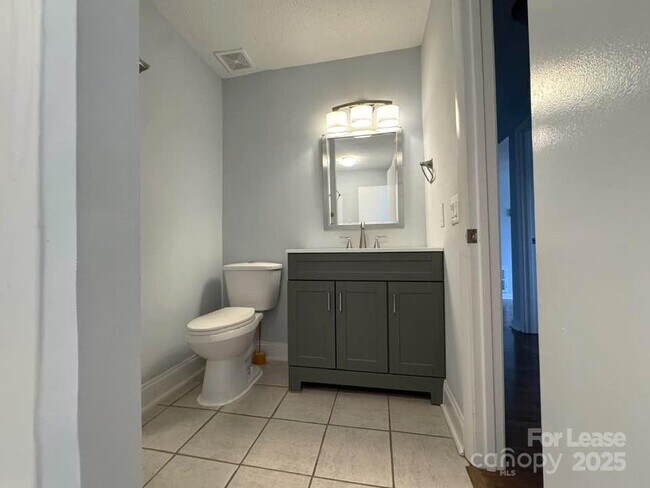 Building Photo - 3139 Heathstead Place