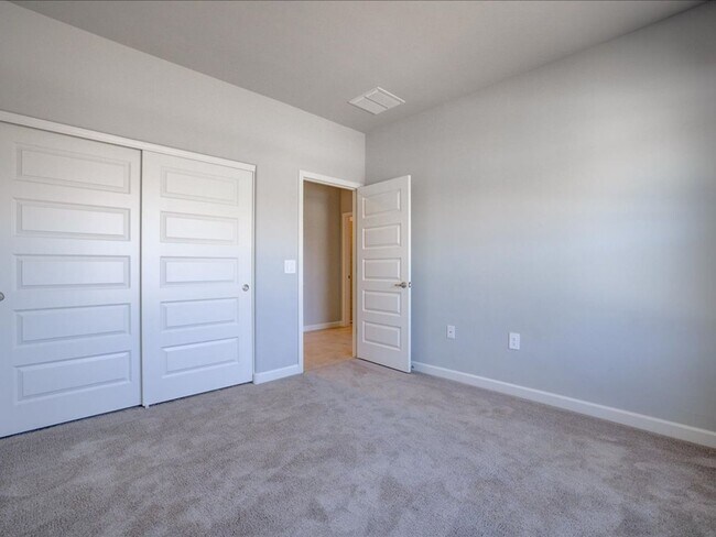 Building Photo - Corona de Tucson 4 Bedroom 2 Bathroom