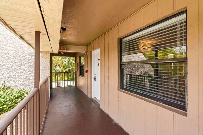 Building Photo - 8777 Shadow Wood Blvd